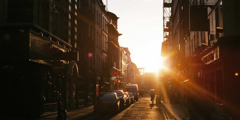 网络技术深度评测：编程实践与IT服务如何塑造现代互联世界